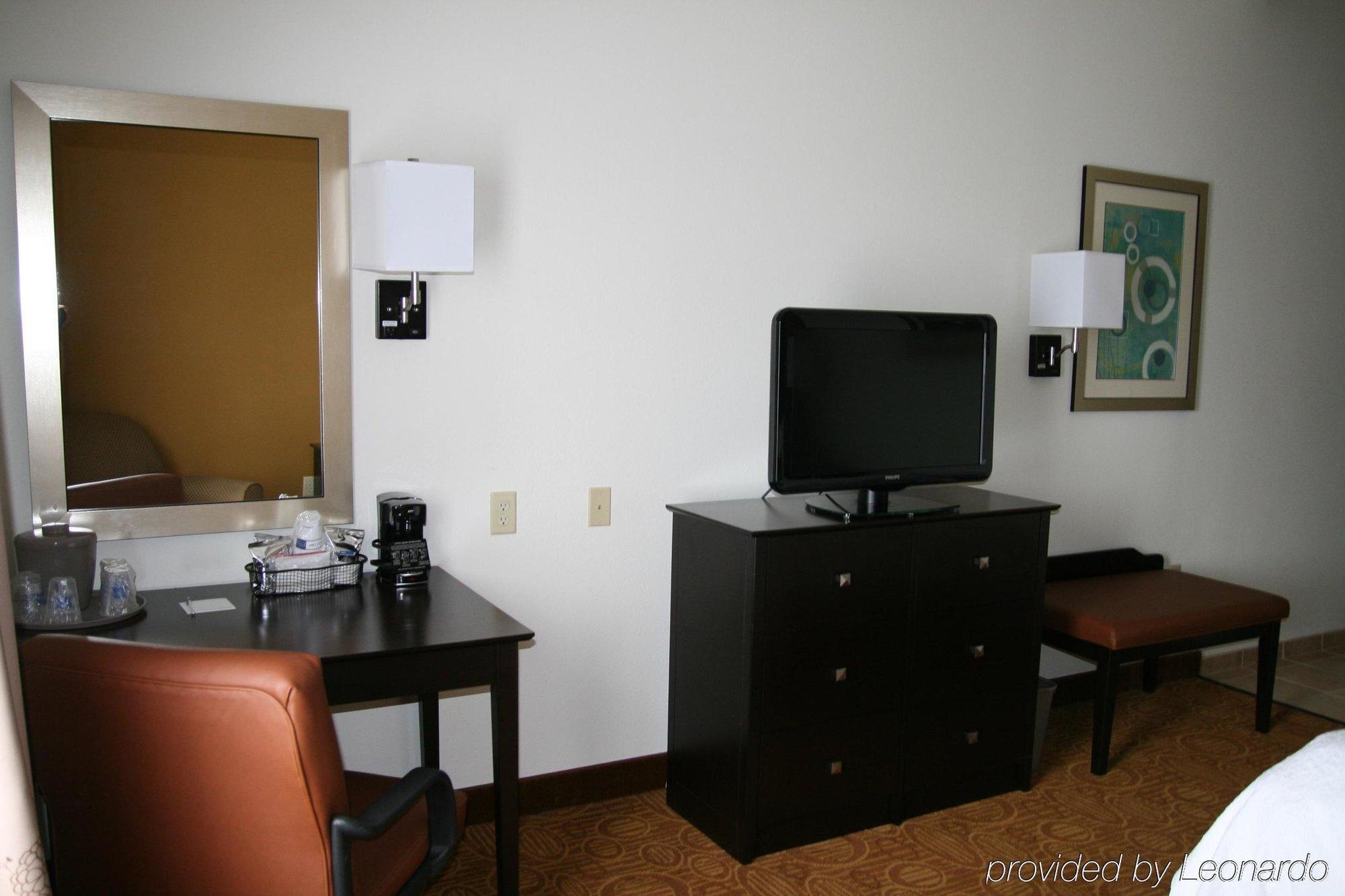 Comfort Inn & Suites Toledo Room photo